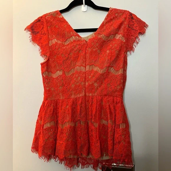 Elegant Red Lace Top - Picture 3 of 3